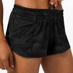 EUC Lululemon Size 6 Hotty Hot Short II *2.5" Heritage 365 Camo Deep Coal Multi